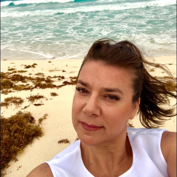 Meet your Posher, Elle & Dominic - Picture 4 of 4